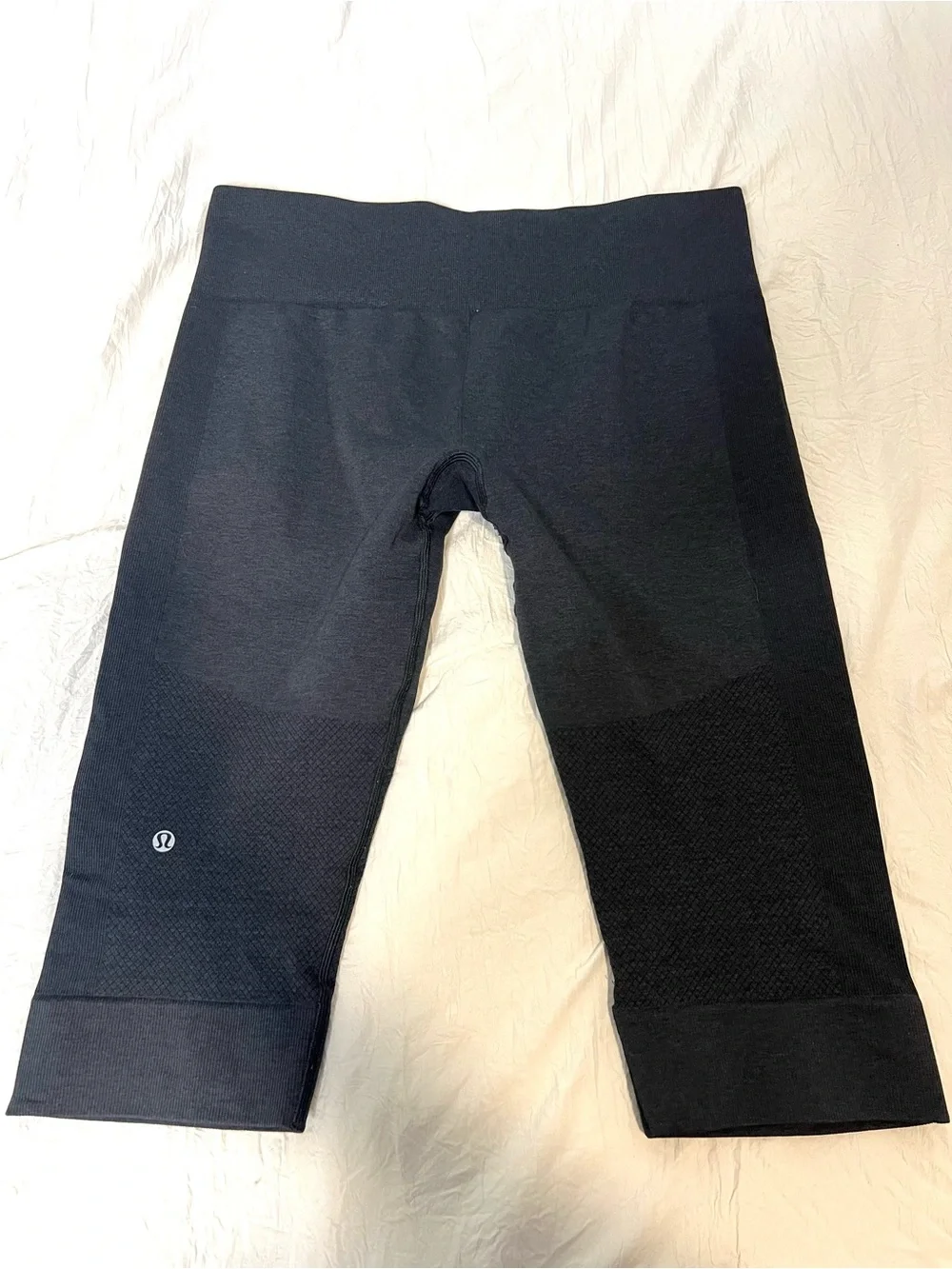 Lululemon Cropped Leggings Black SZ 12 EUC